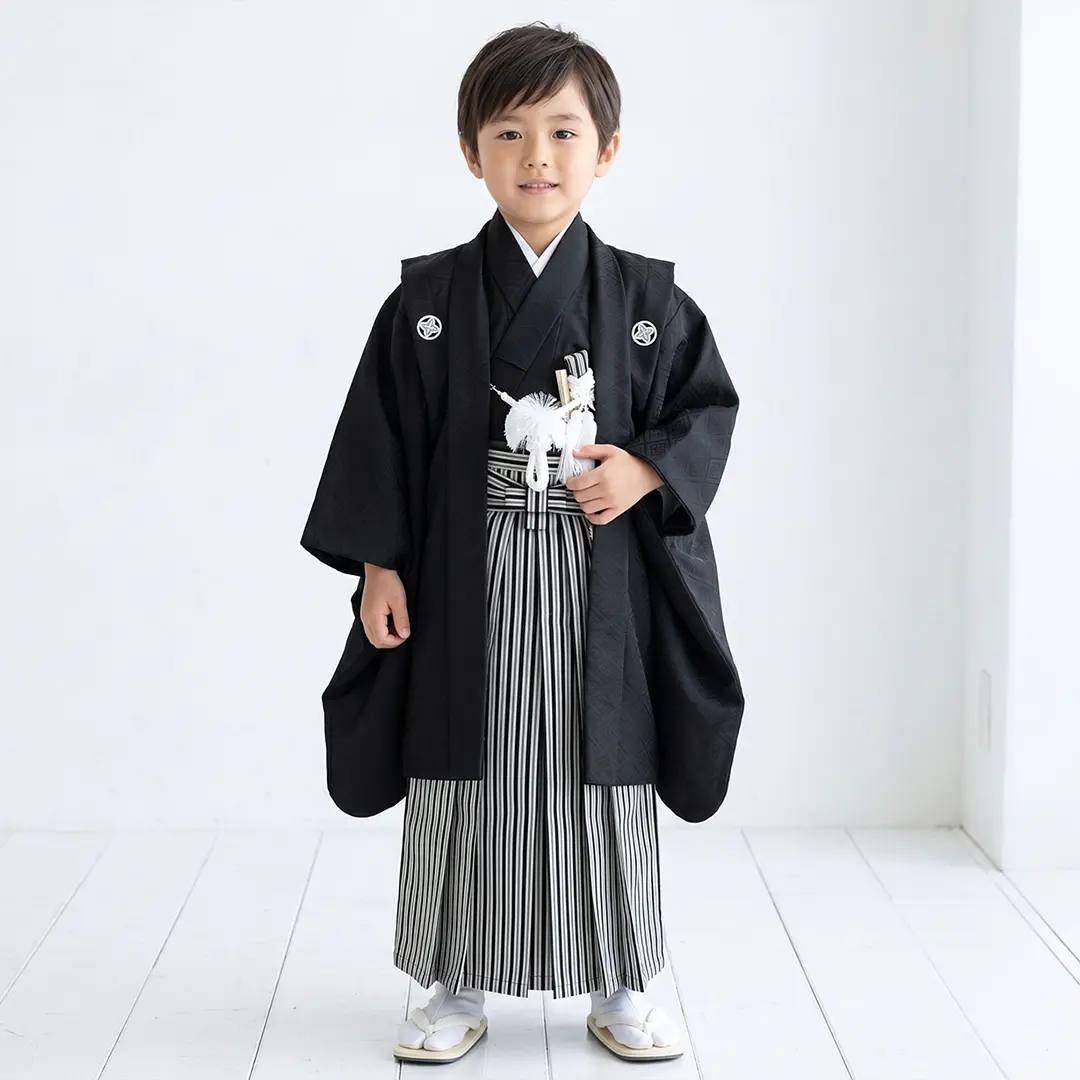 黒紋付、黒縞の袴／七五三・五歳男の子・袴
