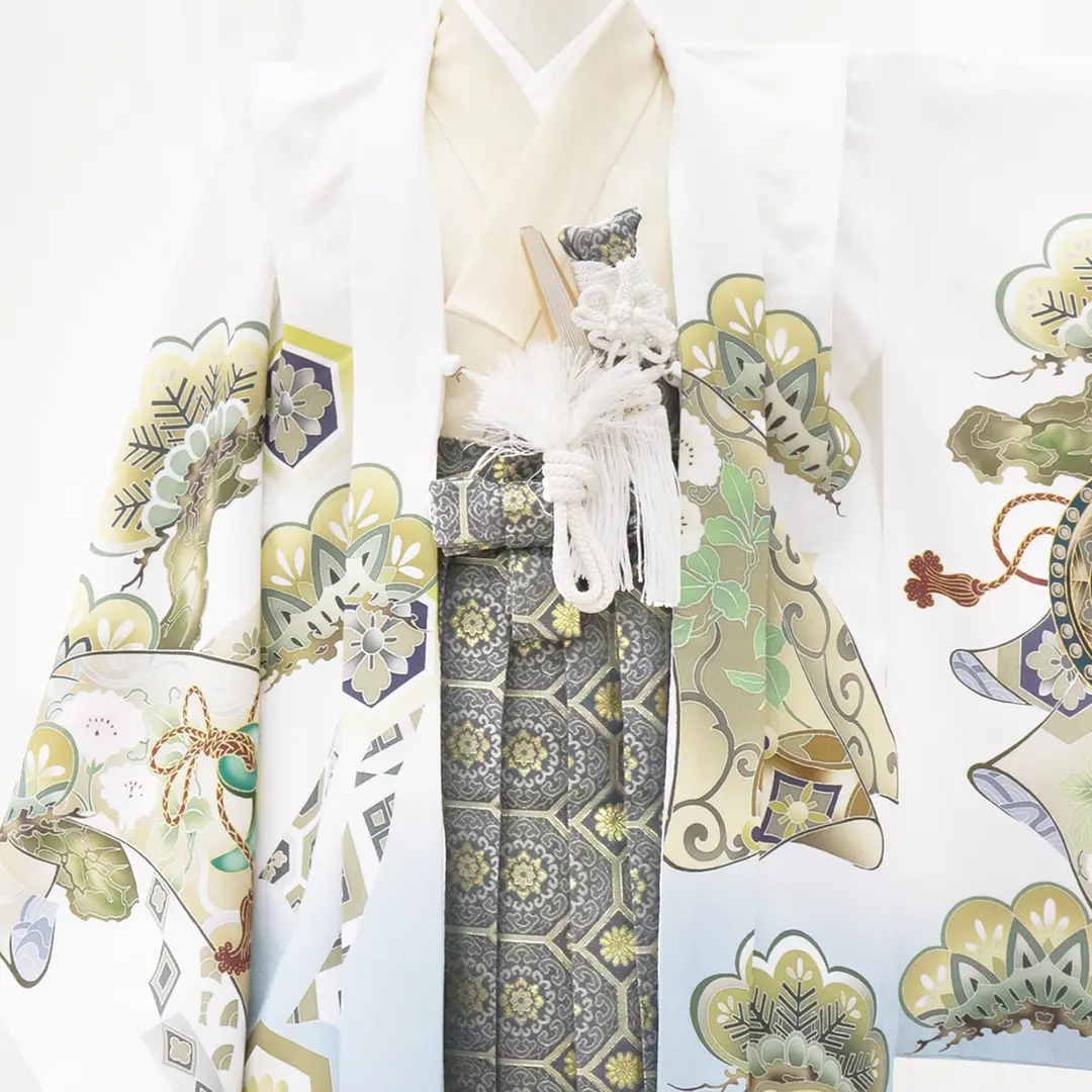 七五三着物レンタル／白地に兜と三種の神器、藍鼠の袴／小さめサイズ