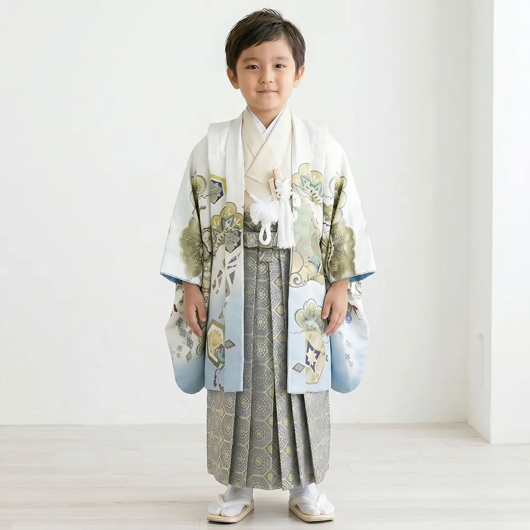 七五三着物レンタル／白地に兜と三種の神器、藍鼠の袴／小さめサイズ