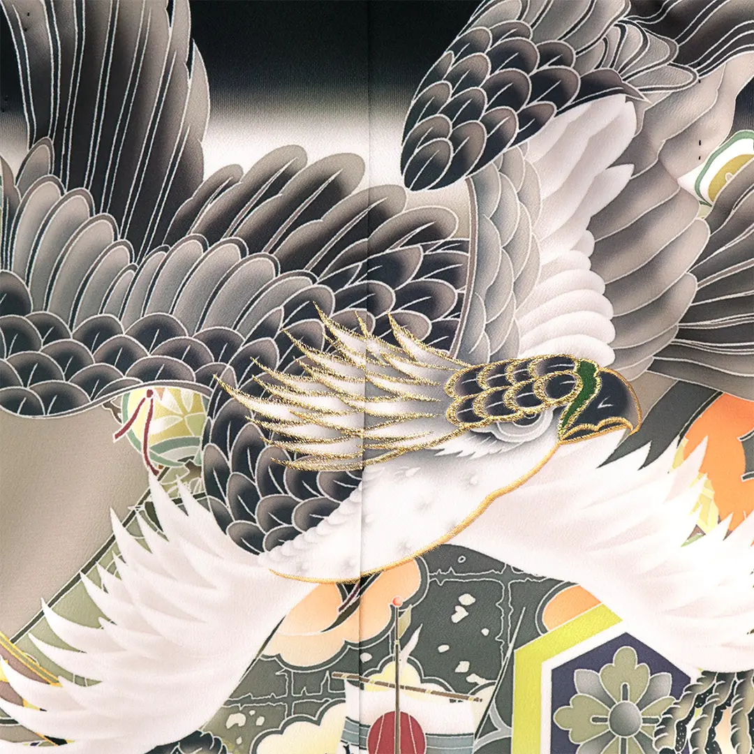 黒地に鷹と三種の神器、藍鼠の袴／小さめサイズ／七五三・五歳男の子・袴