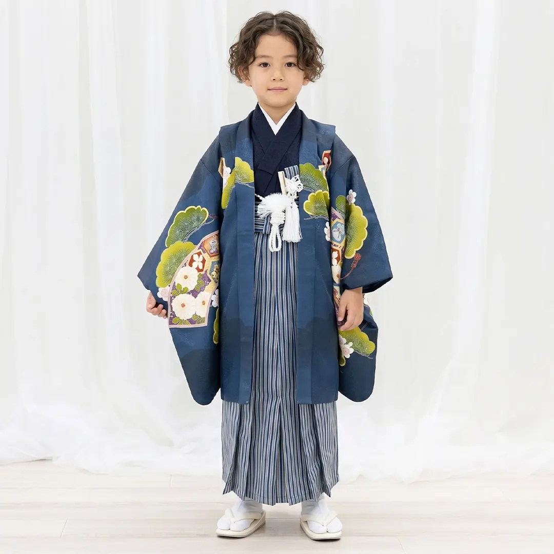七五三　子供用袴　3歳　紺色 花うさぎ》紺地に鷹と扇、紺縞の袴／七五三・五歳男の子・袴 | 宅配
