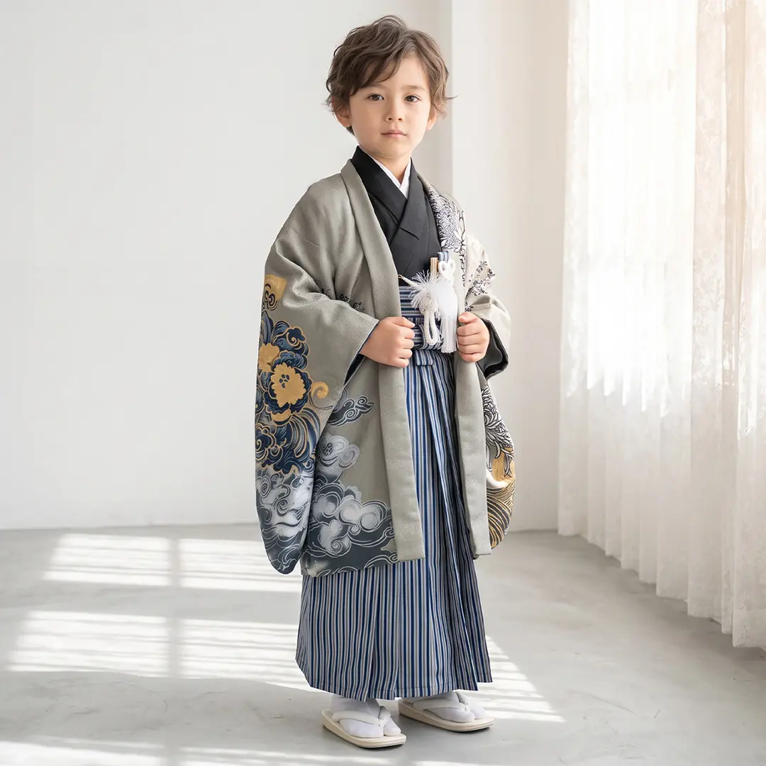 <信玄> 灰色地に虎、紺縞の袴／小さめサイズ／七五三・五歳男の子・袴／着用イメージ