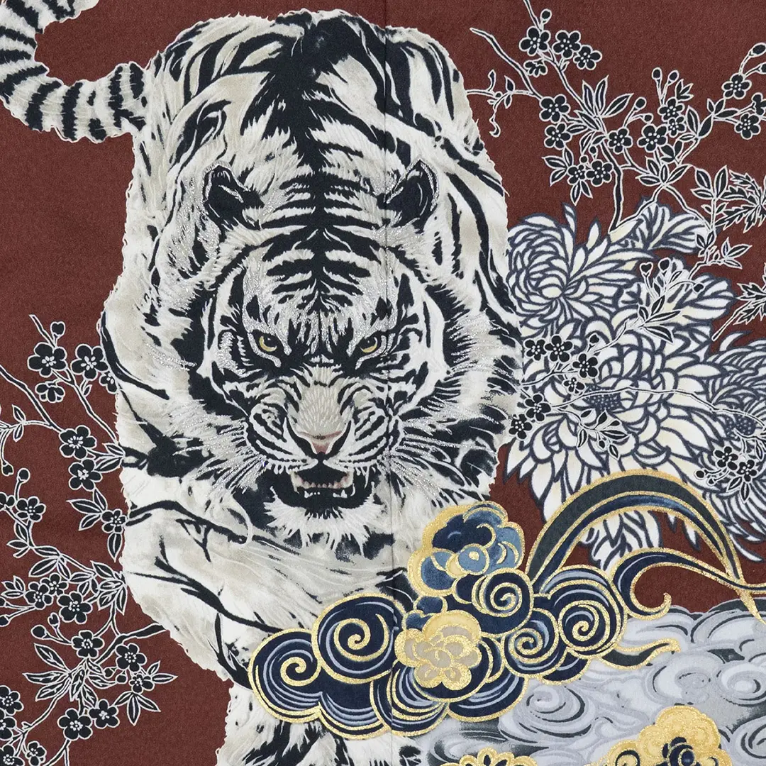 <信玄> 赤茶地に虎、黒縞の袴／小さめサイズ／七五三・五歳男の子・袴／背中の柄詳細