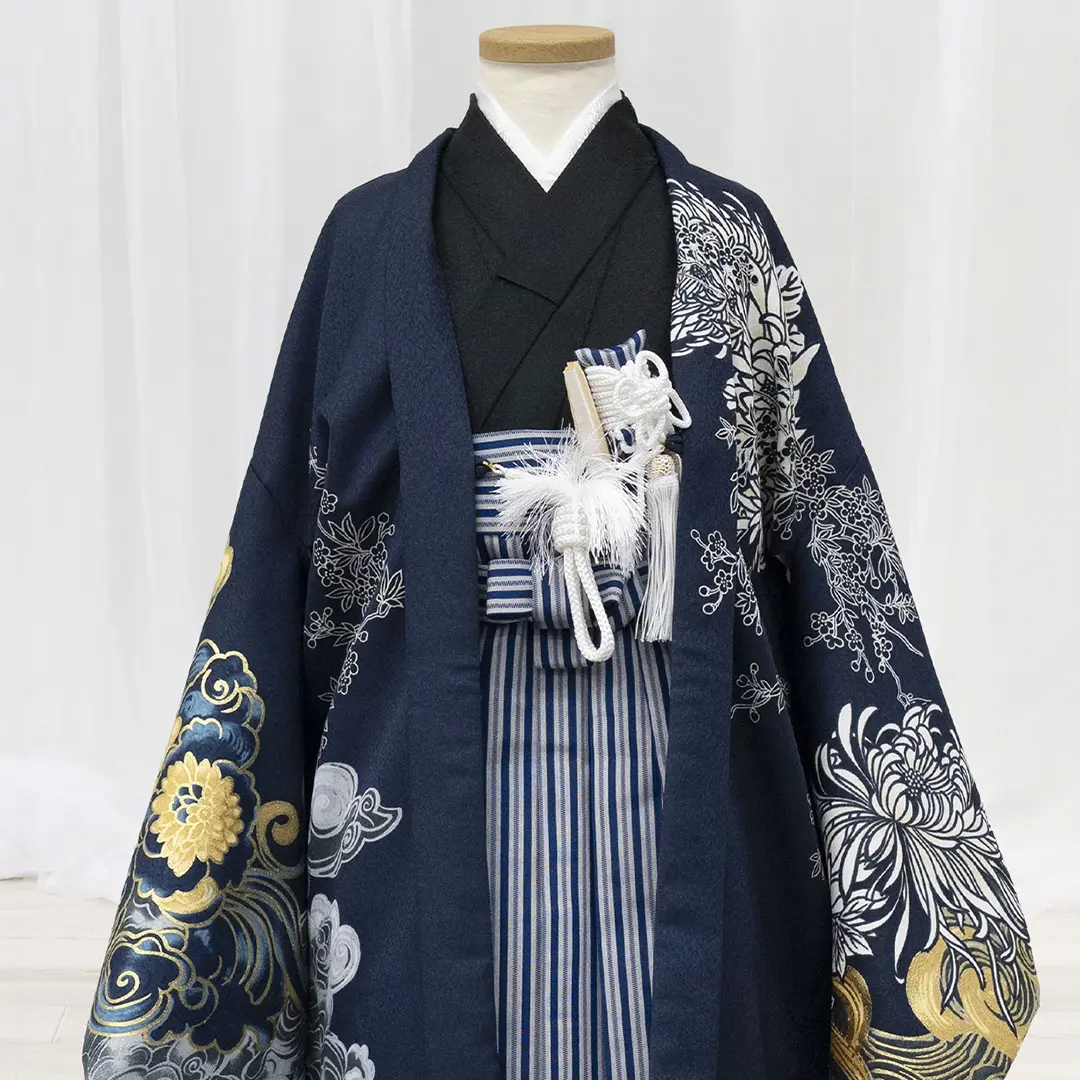 <信玄> 紺地に鷹、紺縞の袴／小さめサイズ／七五三・五歳男の子・袴／衿元詳細