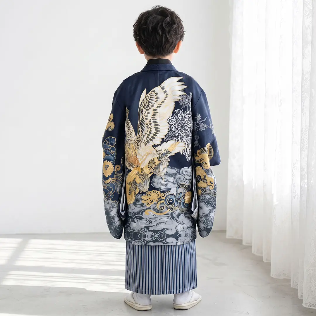 <信玄> 紺地に鷹、紺縞の袴／小さめサイズ／七五三・五歳男の子・袴／着用イメージ2