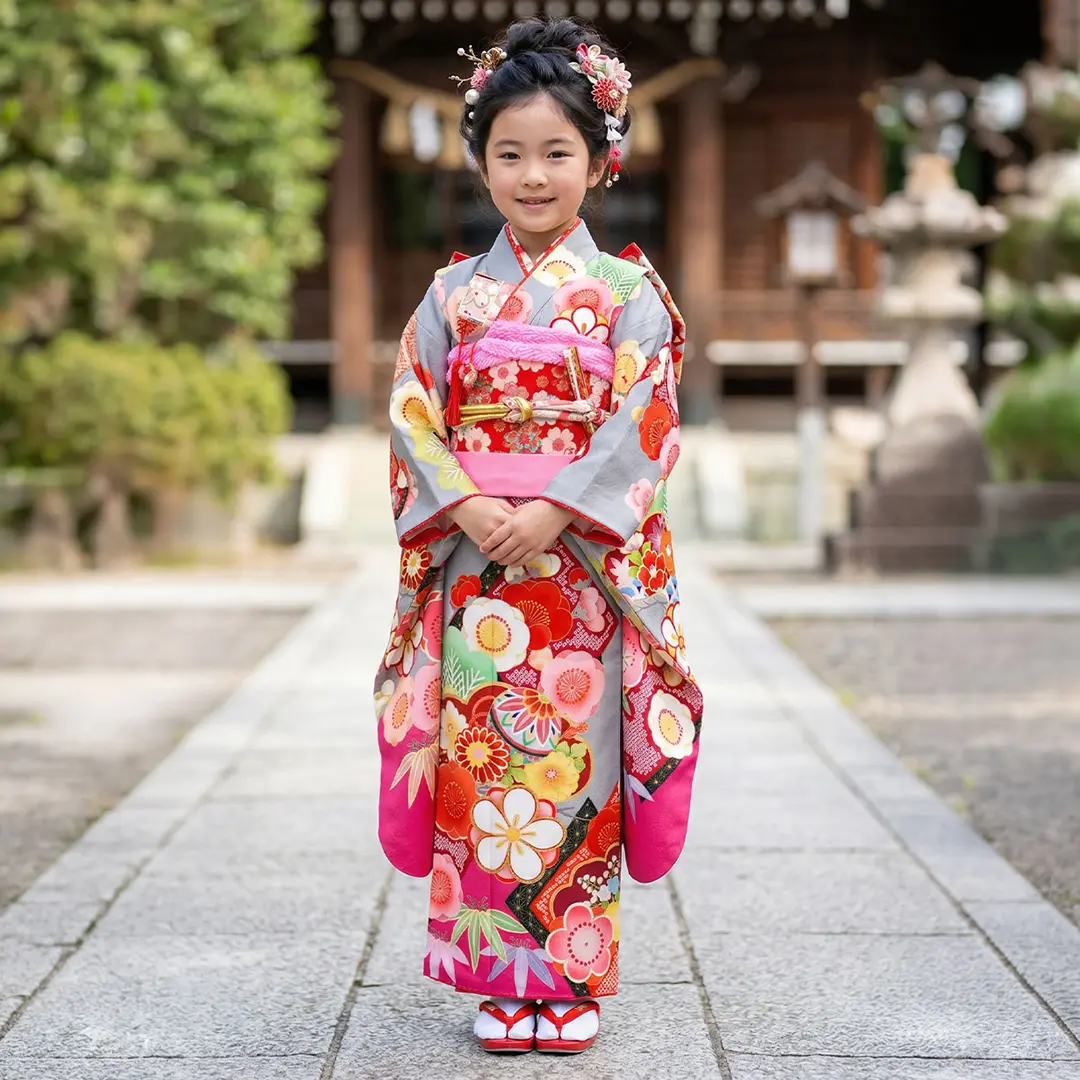 グレーとピンクの地に鞠と梅の着物／七五三・七歳女の子 | 宅配着物
