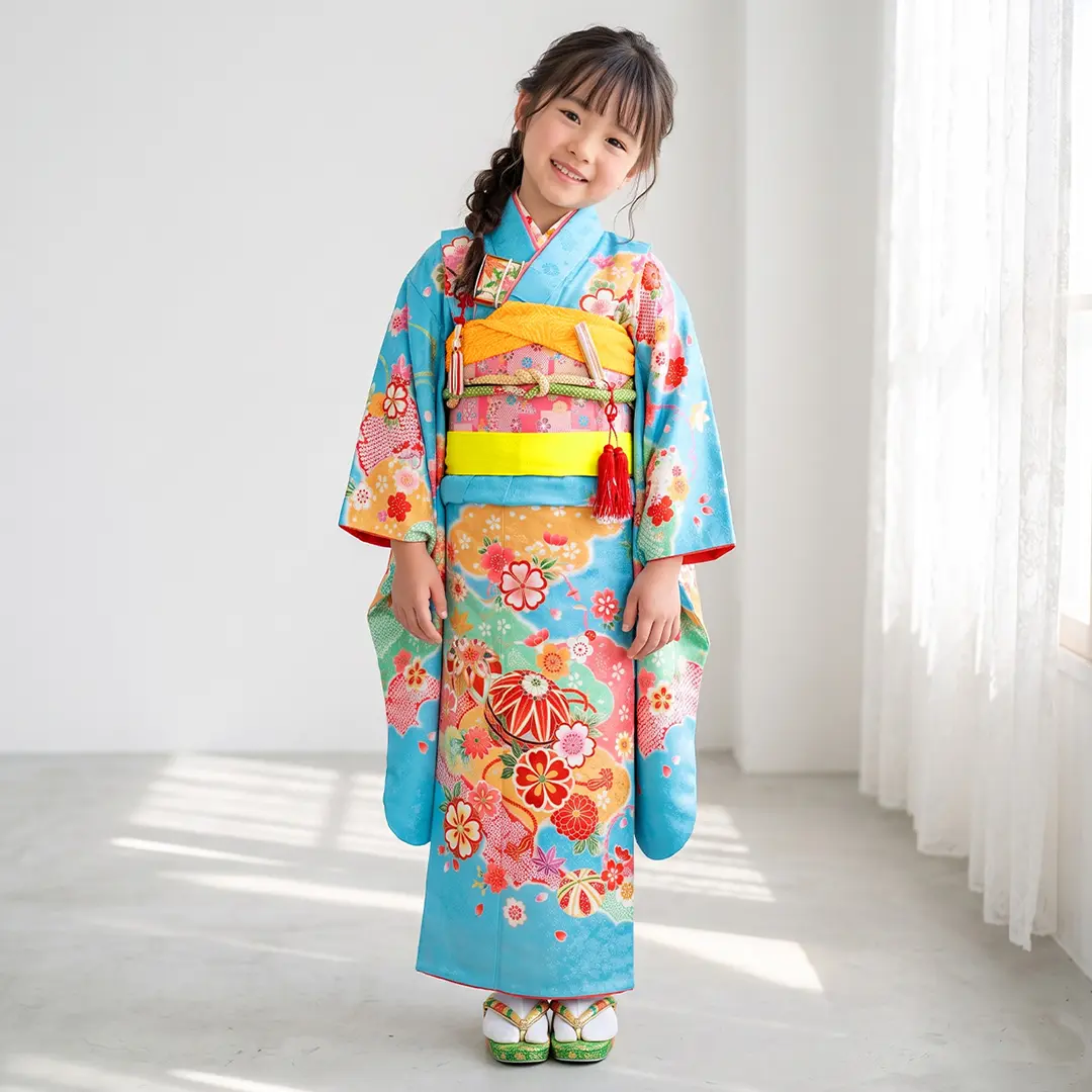 水色地に鞠と雲取りの着物／七五三・七歳女の子／着用イメージ
