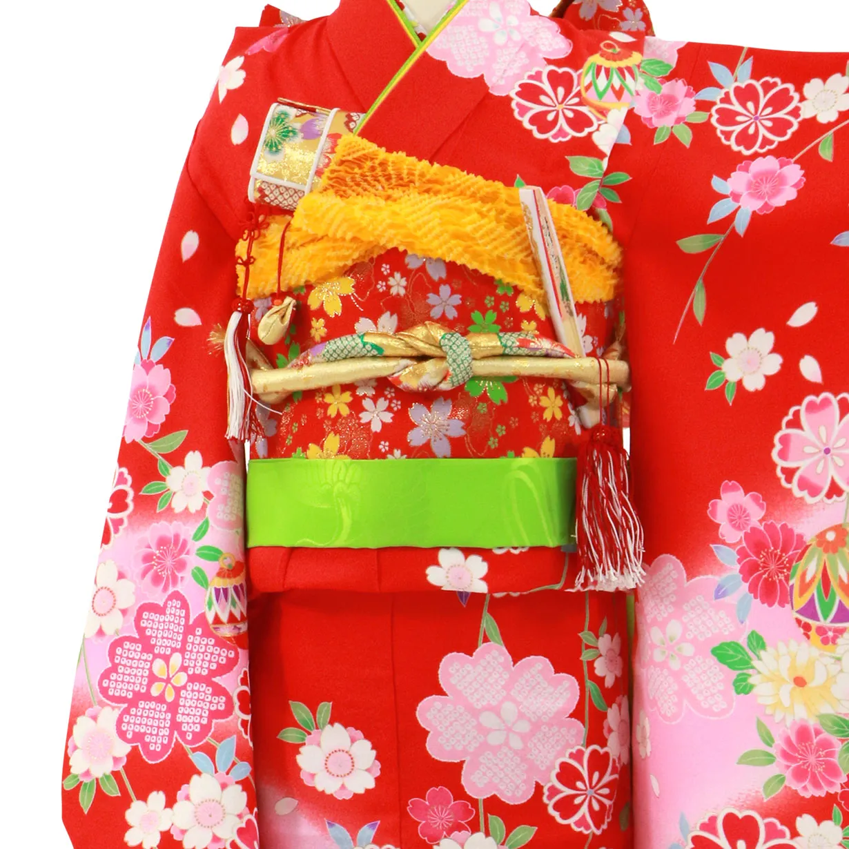 赤色に枝垂れ桜と鈴の着物／七五三・七歳女の子 正面アップ