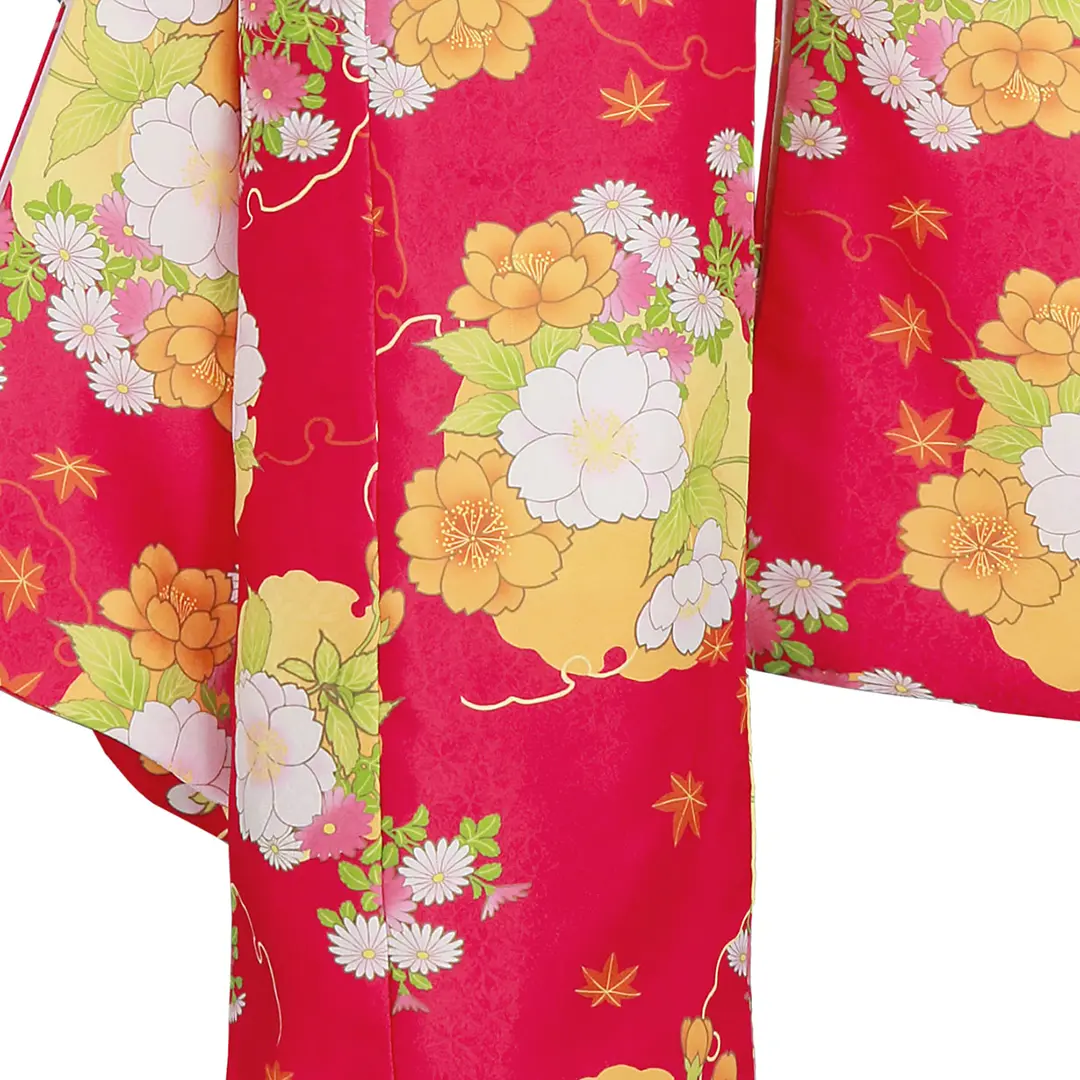 赤地に雪輪と桜の着物（黒帯にグリーン）／七五三・七歳女の子／裾詳細