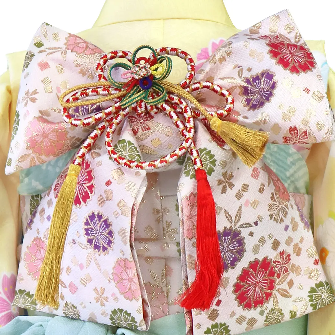 ライトイエローに花模様の着物（白帯に水色）／七五三・七歳女の子