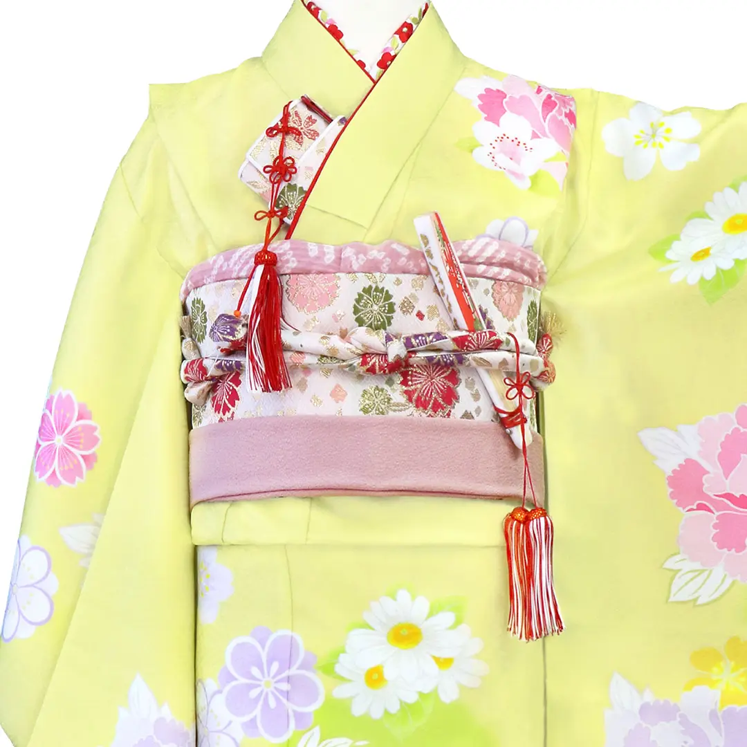パステルグリーンに花模様の着物（白帯に紫）／七五三・七歳女の子／バストアップ詳細