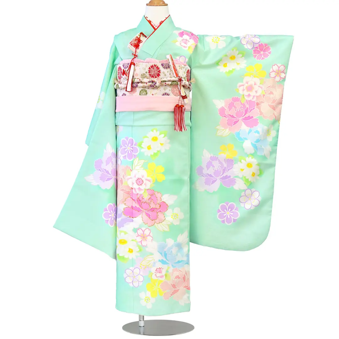 パステルブルーに花模様の着物（白帯にピンク）／七五三・七歳女の子／正面