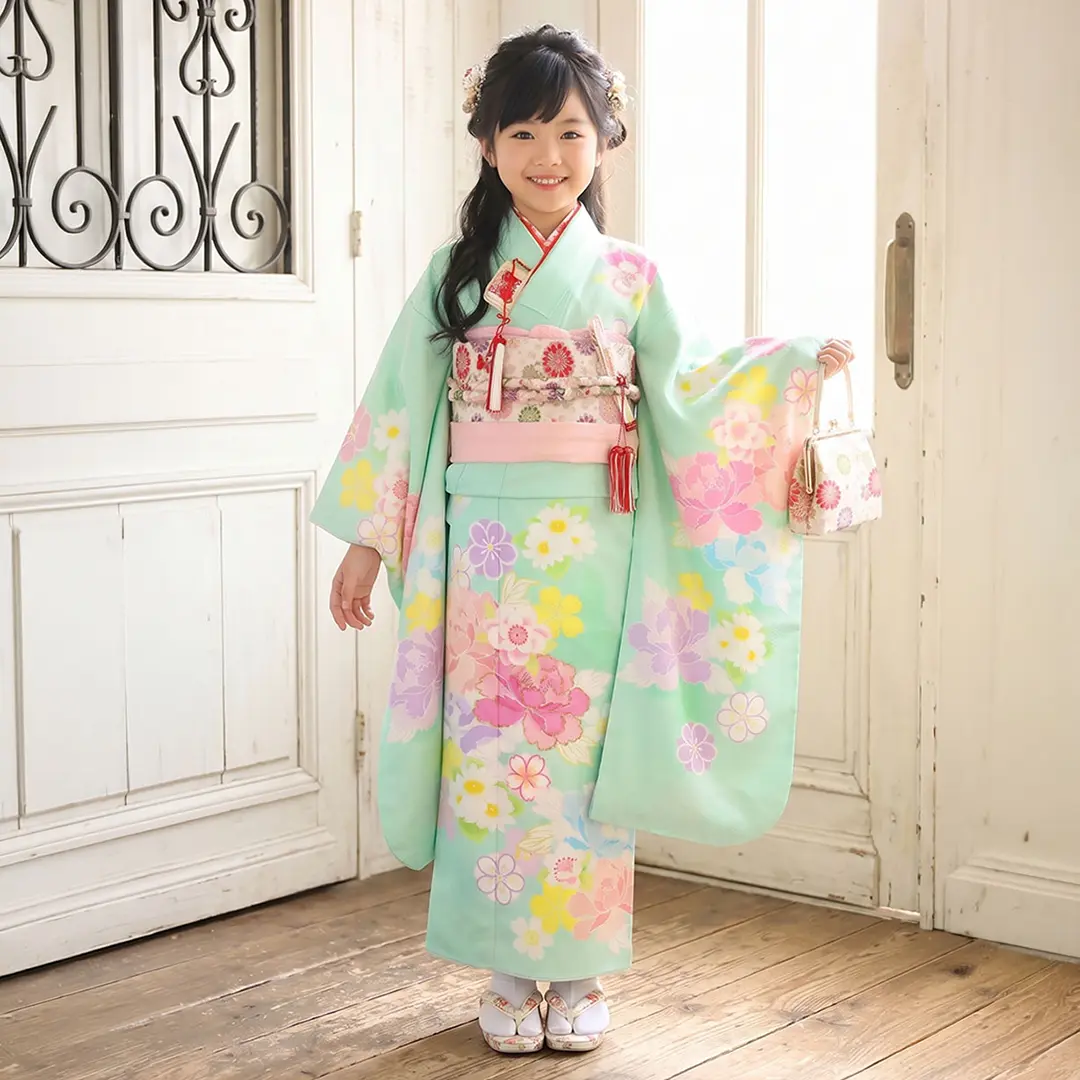 パステルグリーンに花模様の着物（白帯にピンク）／七五三・七歳女の子