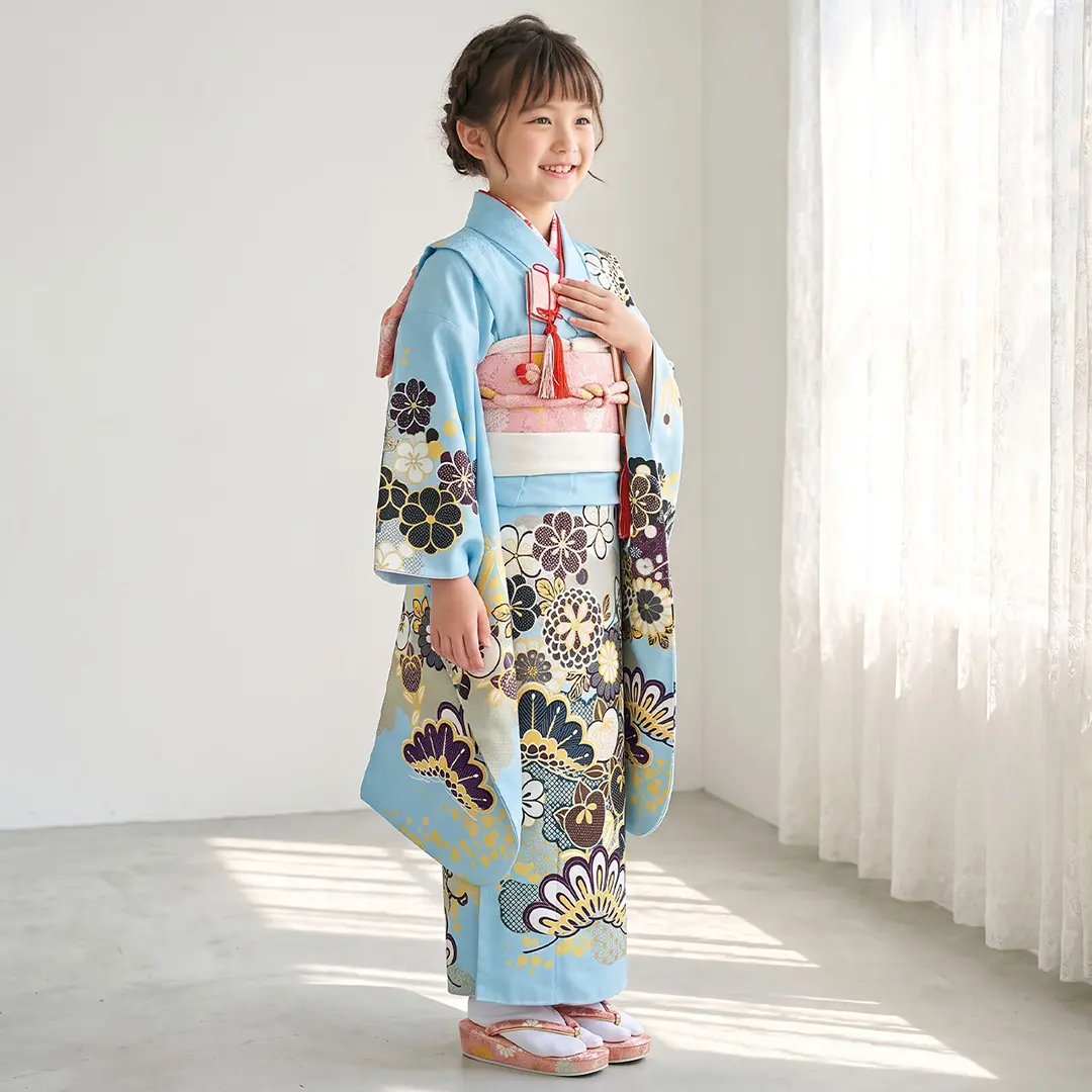 薄水色に菊と松竹梅の着物（アイボリー）／七五三・七歳女の子 | 宅配