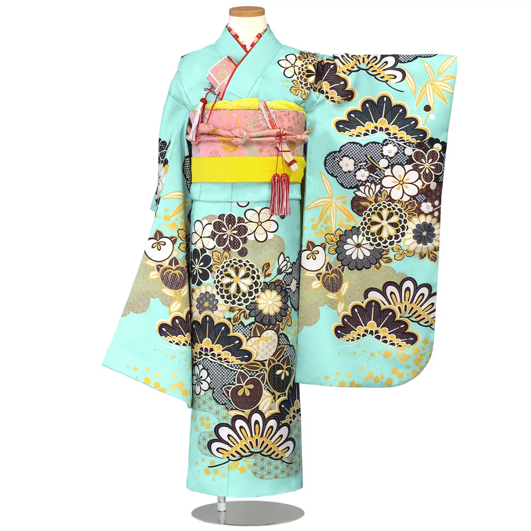 アクアブルーに菊と松竹梅の着物（イエロー）／七五三・七歳女の子／正面