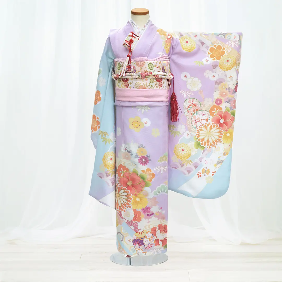 《雪輪のし》藤水色地に四季花と熨斗柄の着物／七五三・七歳女の子