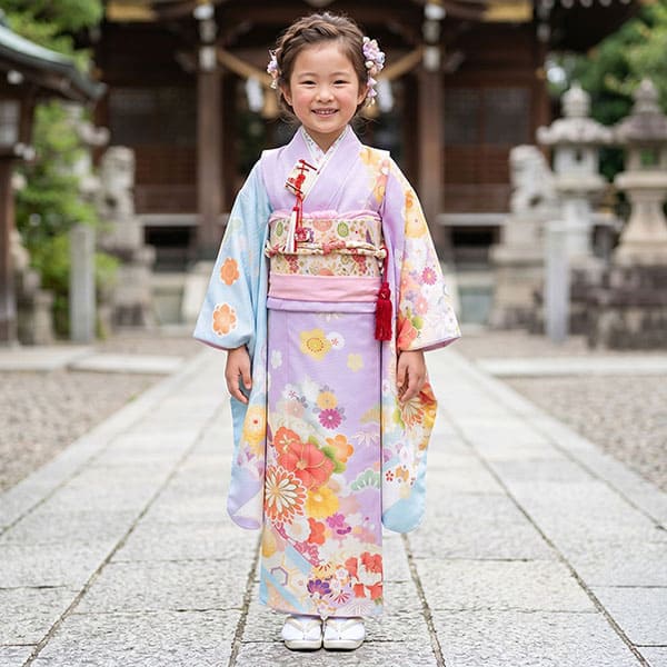 《雪輪のし》藤水色地に四季花と熨斗柄の着物／七五三・七歳女の子