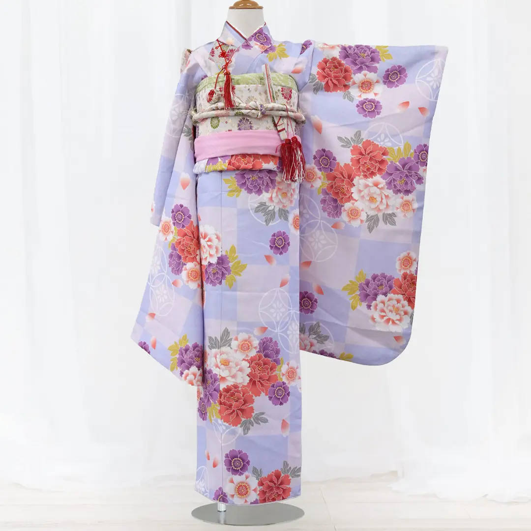 藤色の市松地に牡丹と桜の着物（白桜）／七五三・七歳女の子／正面
