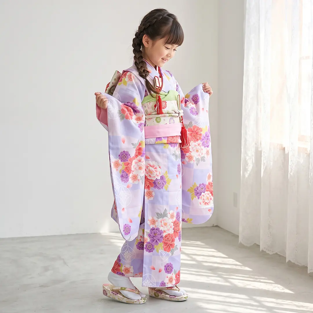 藤色の市松地に牡丹と桜の着物（白桜）／七五三・七歳女の子 | 宅配
