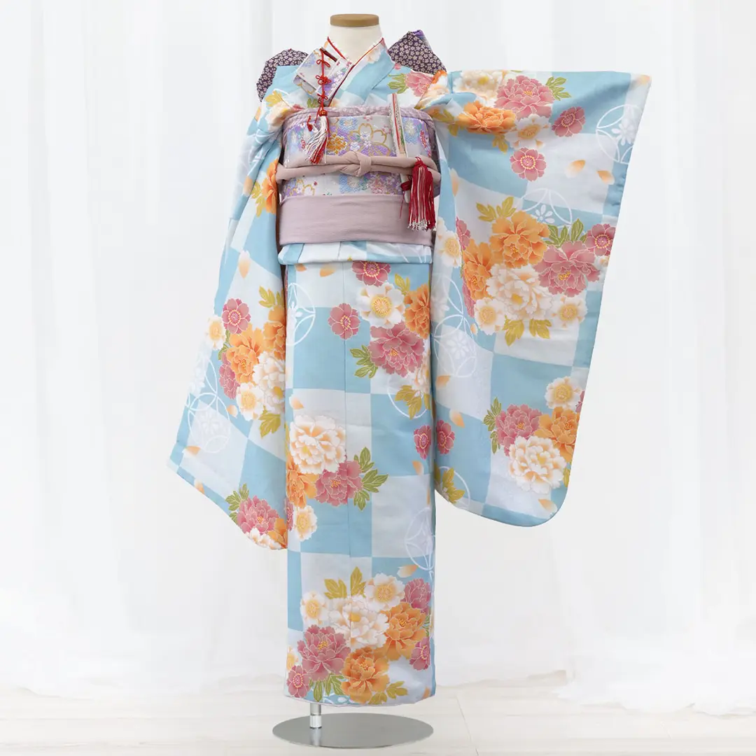 水色の市松地に牡丹と桜の着物（紫白桜）／七五三・七歳女の子／正面