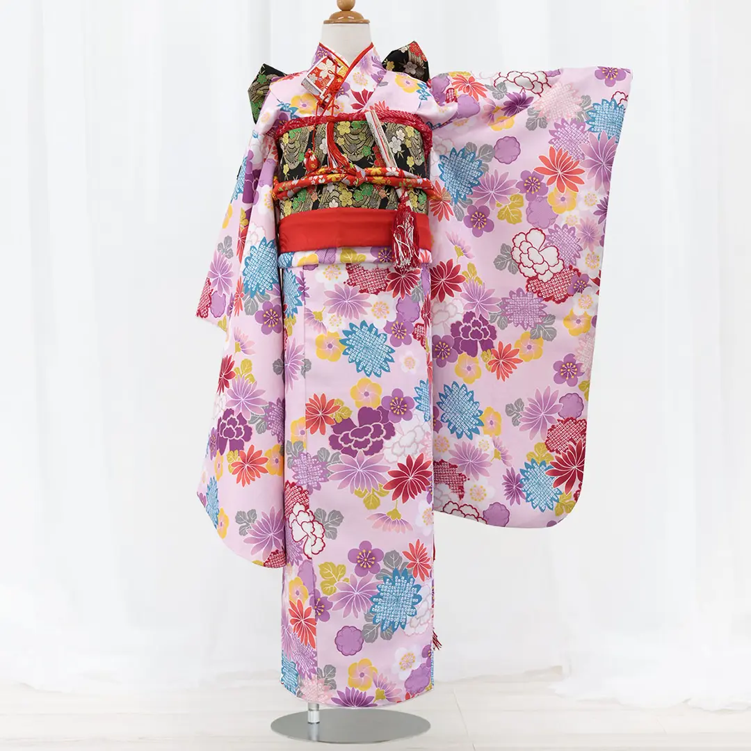ピンク地に百花の着物（黒梅）／七五三・七歳女の子／正面
