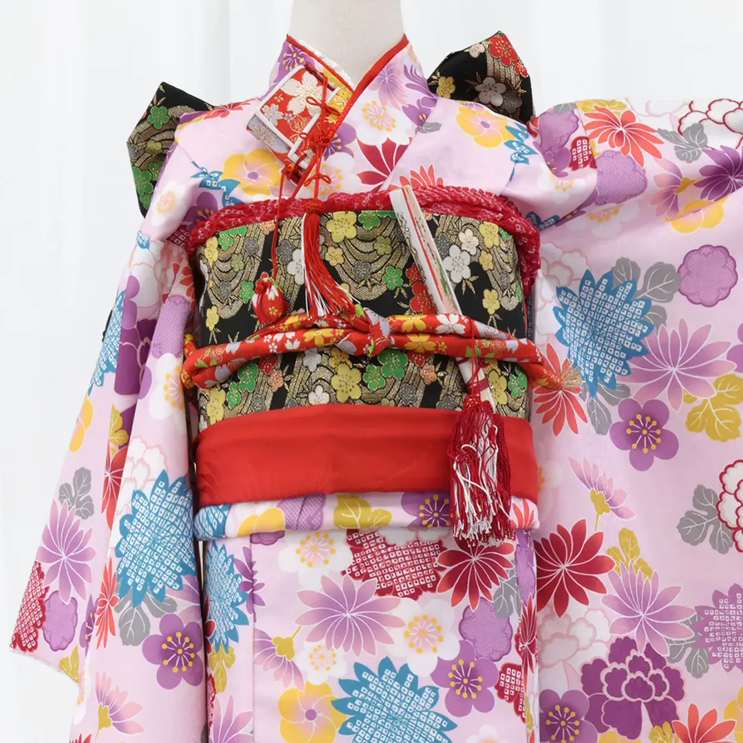 ピンク地に百花の着物（黒梅）／七五三・七歳女の子／バストアップ詳細
