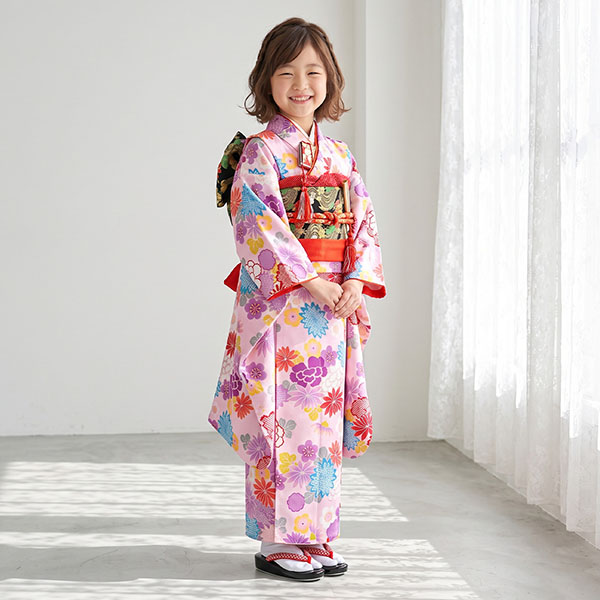 ピンク地に百花の着物（黒梅）／七五三・七歳女の子