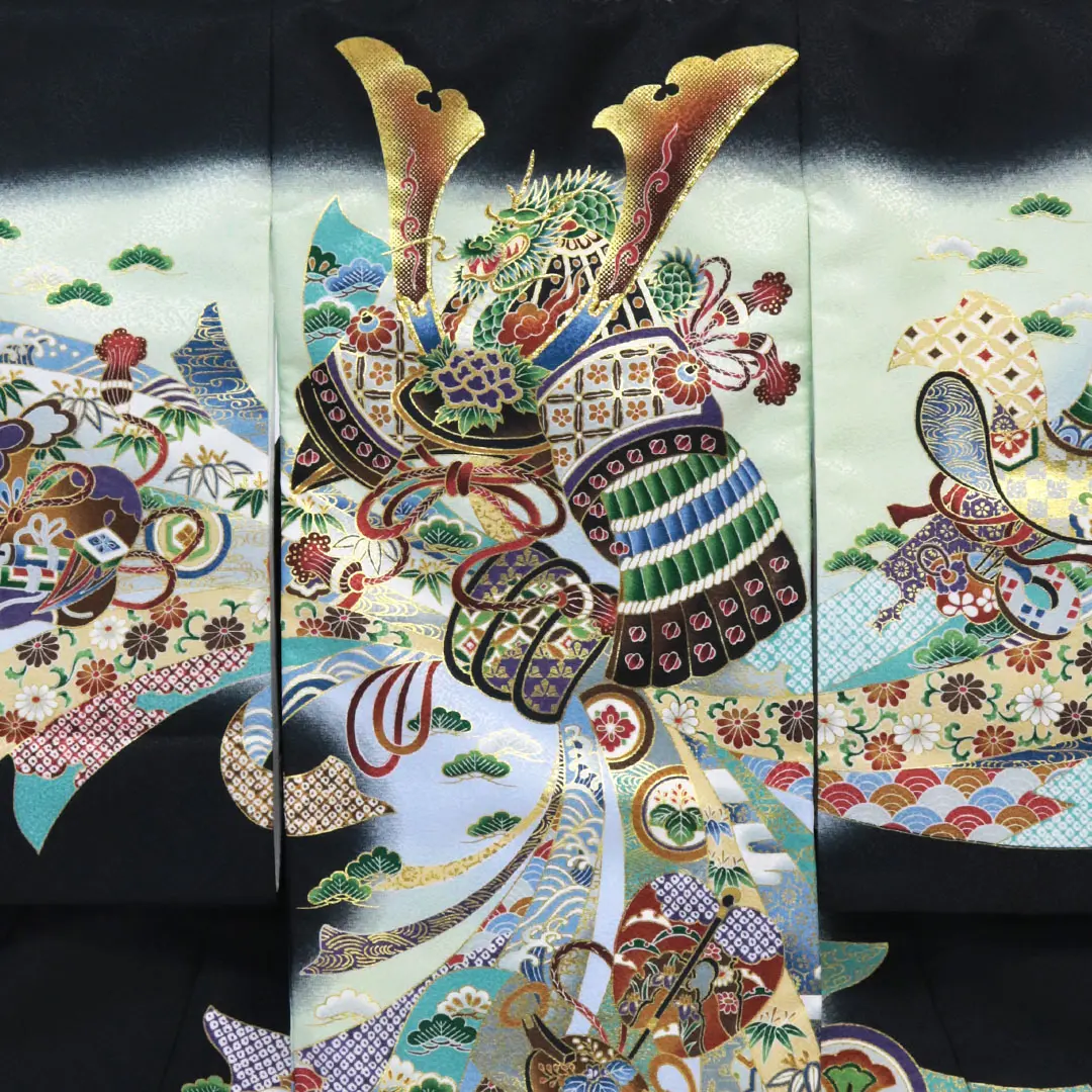 お宮参り産着／<福助> 黒地に兜と束ね熨斗の祝い着／男児（ポリエステル）／背中詳細