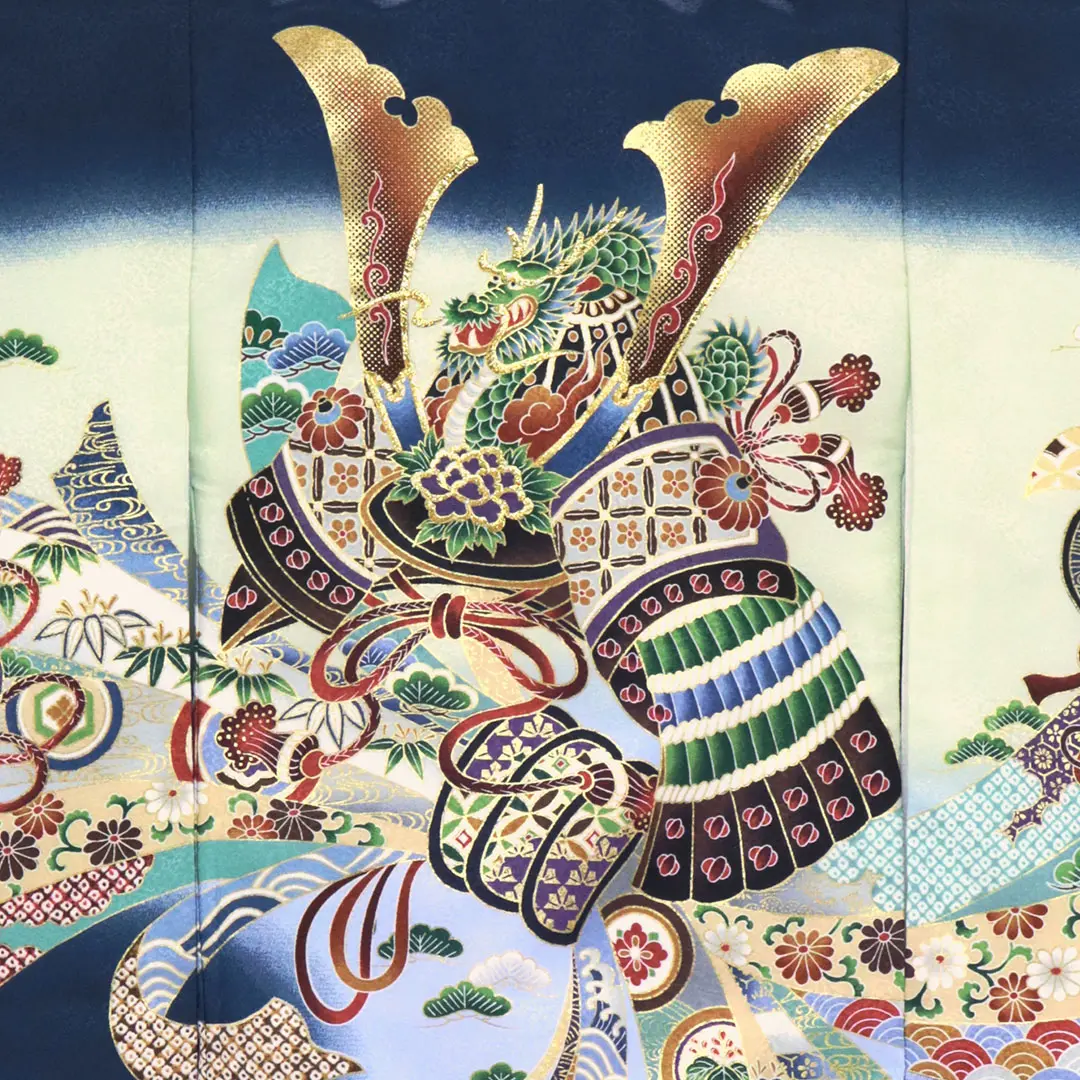 <福助> 紺地に兜と束ね熨斗の祝い着／背中詳細