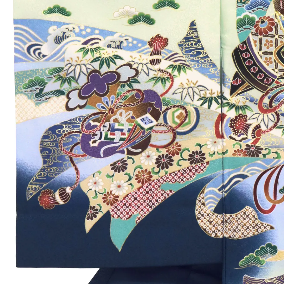 <福助> 紺地に兜と束ね熨斗の祝い着／左袖詳細