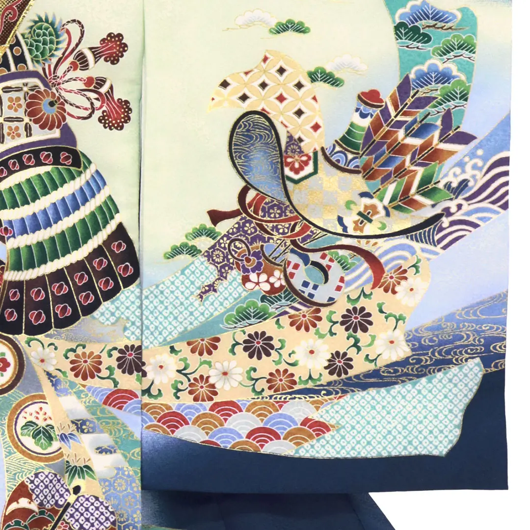 <福助> 紺地に兜と束ね熨斗の祝い着／右袖詳細