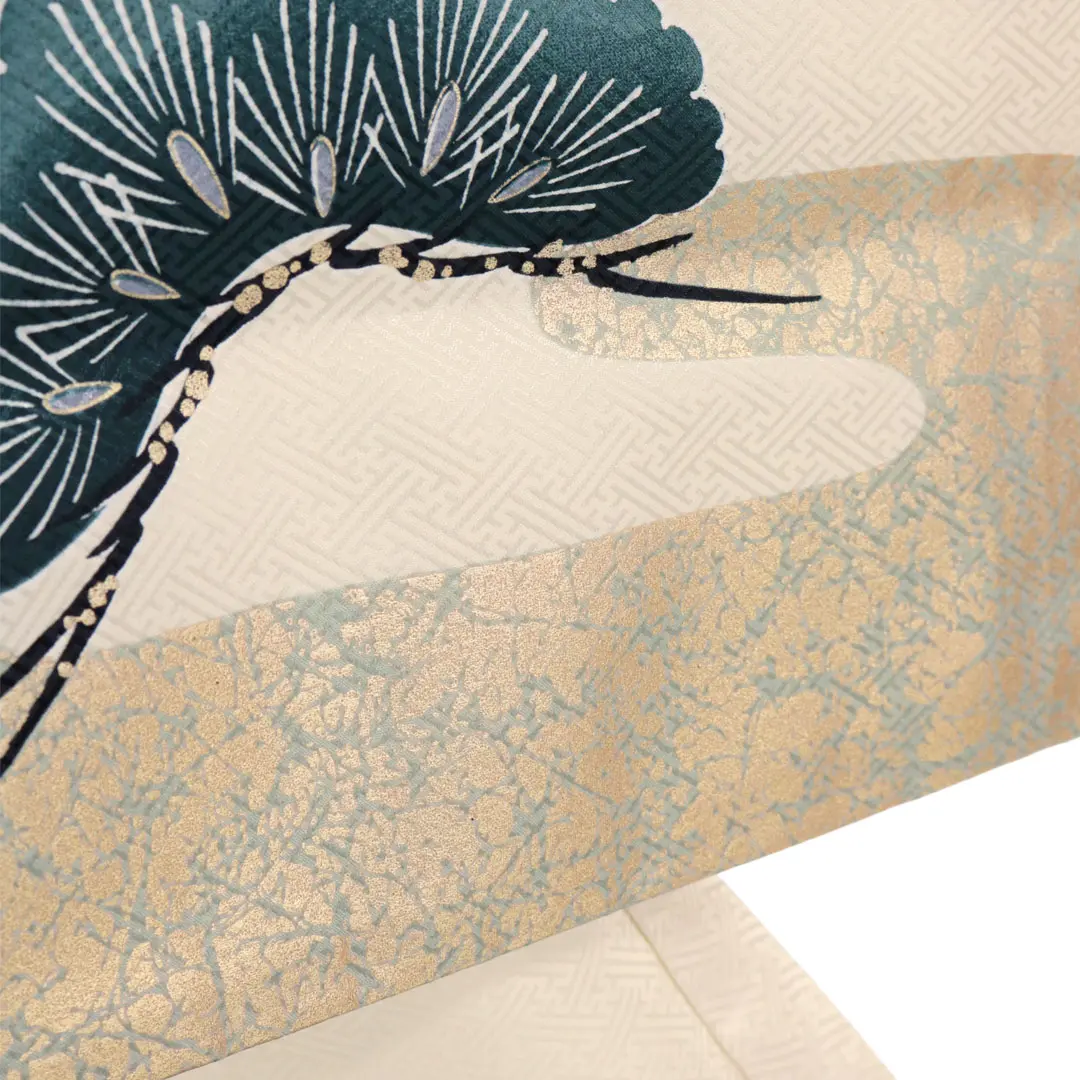 <粋>黒地に二羽の鷹、松の祝い着／柄詳細