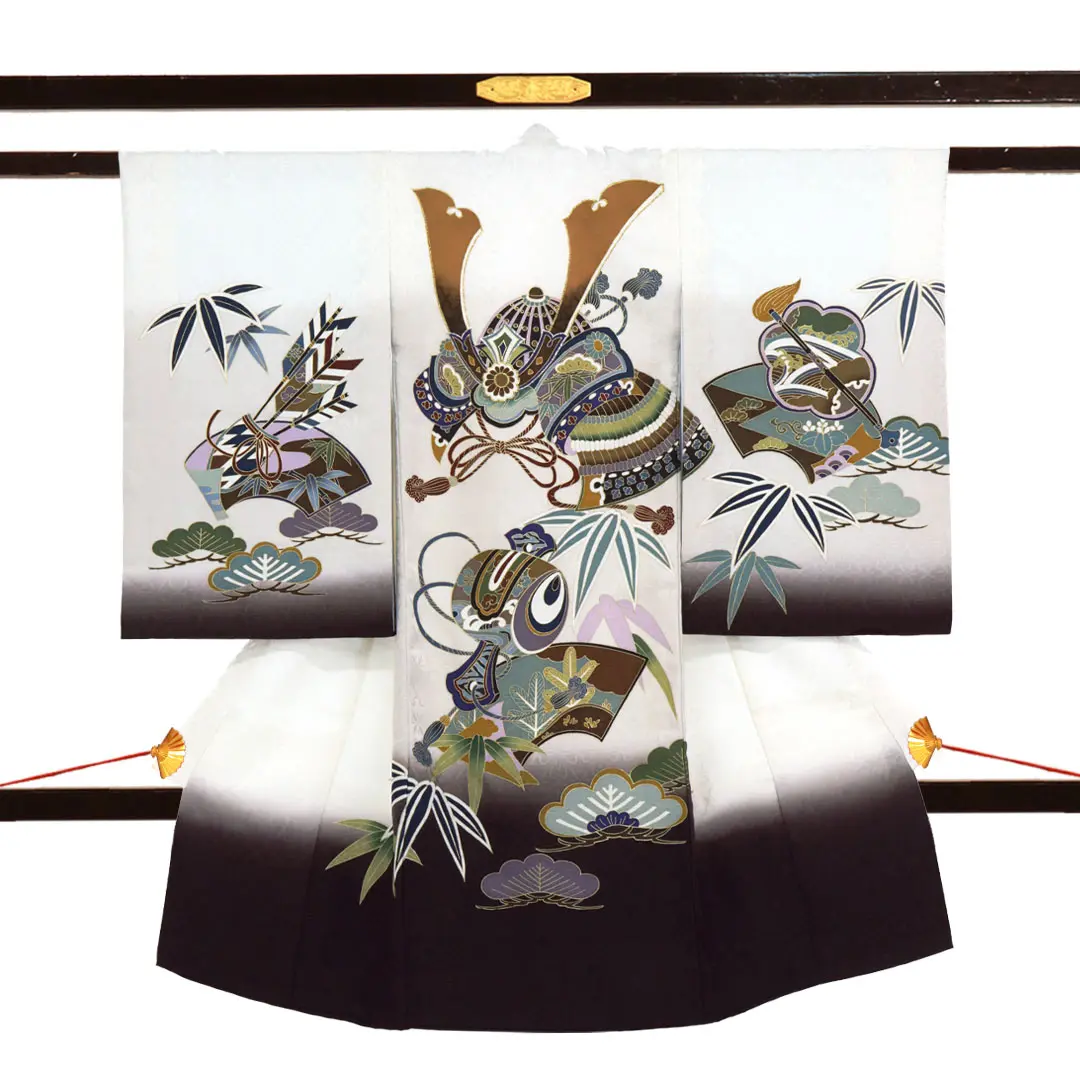 <粋>白地に兜や打ち出の小槌の祝い着／男児