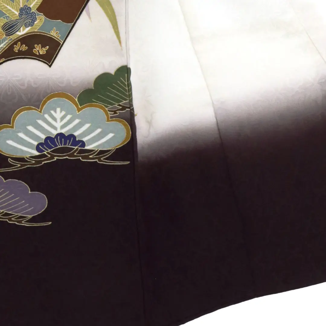 <粋>白地に兜や打ち出の小槌の祝い着／右裾詳細