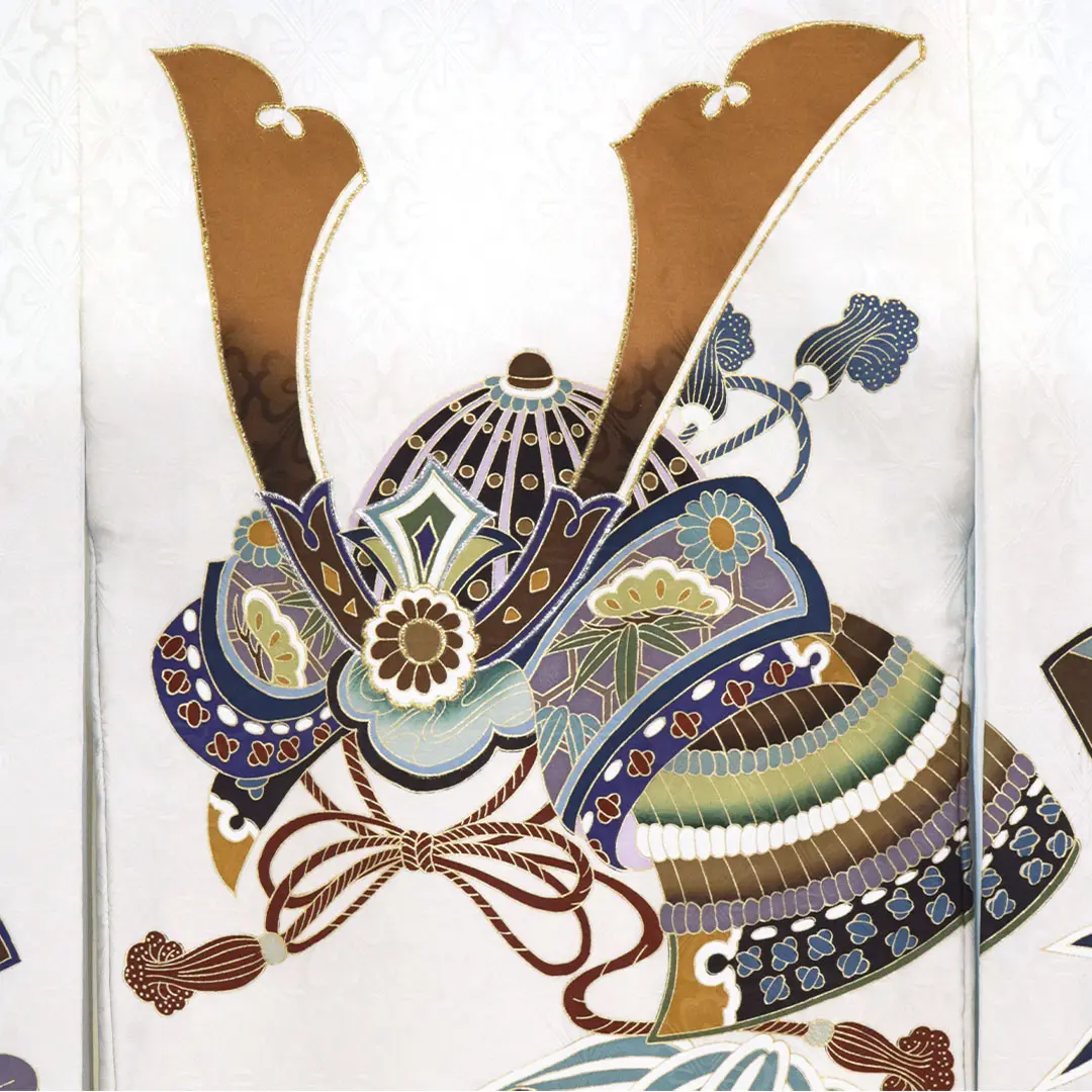 <粋>白地に兜や打ち出の小槌の祝い着／背中の柄詳細