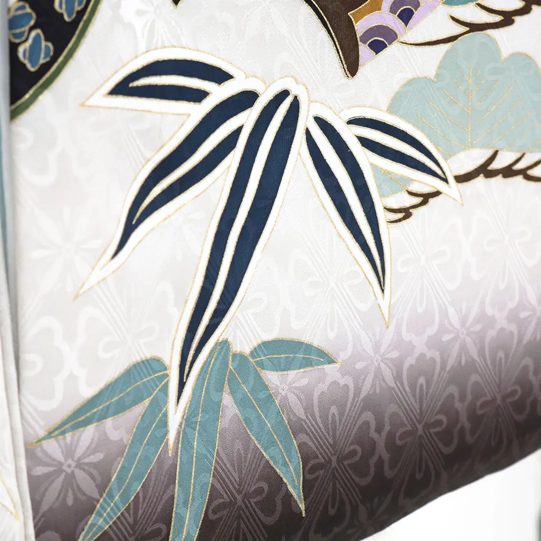 <粋>白地に兜や打ち出の小槌の祝い着／柄詳細③