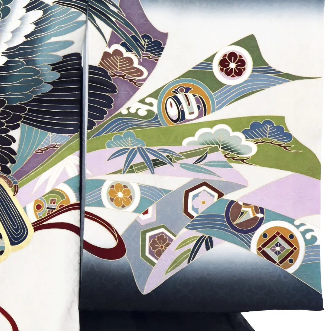 <粋>紺地に鷹と熨斗の祝い着／右袖詳細