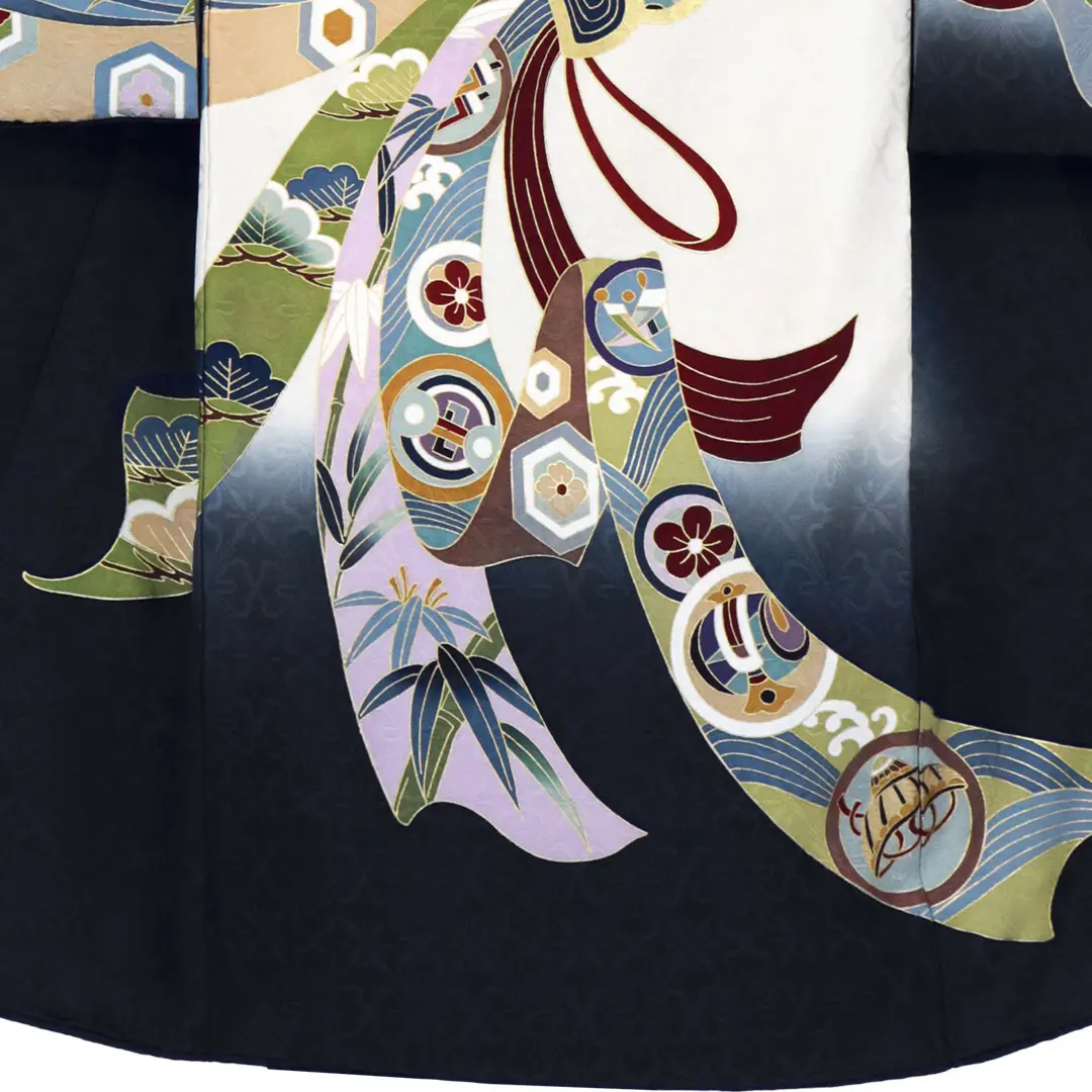 <粋>紺地に鷹と熨斗の祝い着／裾中央詳細