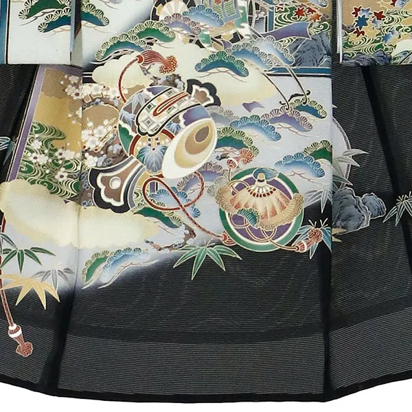 お宮参り産着／黒地に鷹と御所車の絽の祝い着／男児／裾中央詳細