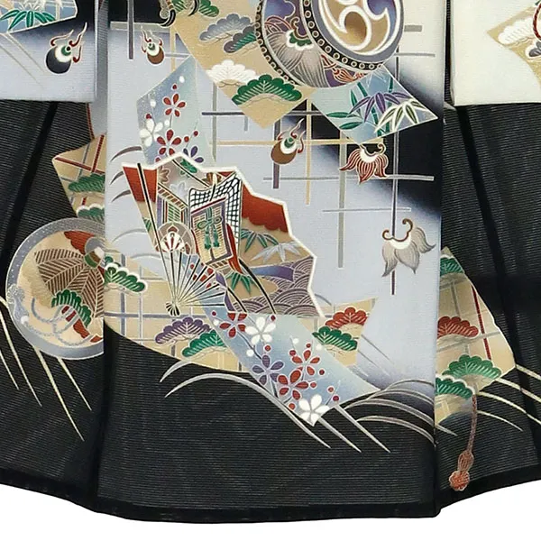 【涼しい】お宮参り産着／黒地に鷹と短冊の絽の祝い着／男児／裾中央詳細