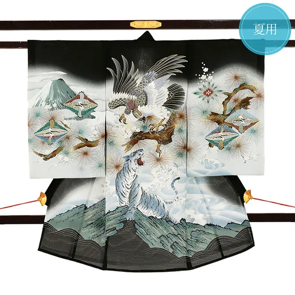 黒地に鷹と白虎の絽の祝い着（産着）／男児