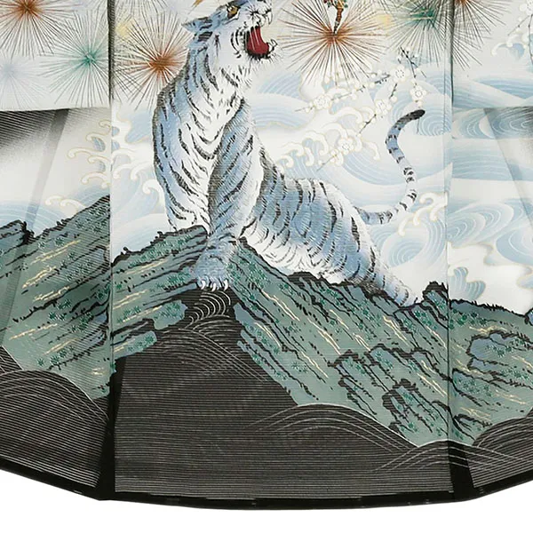 【涼しい】お宮参り産着／黒地に鷹と白虎の絽の祝い着／男児／裾中央詳細
