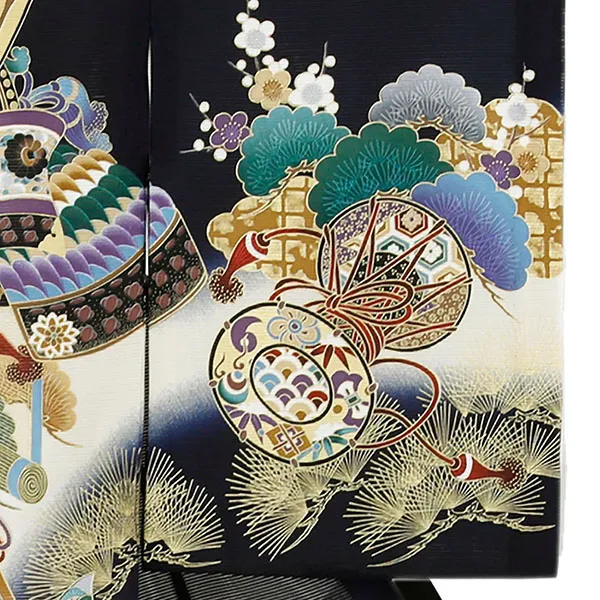 【涼しい】お宮参り産着／黒地に兜と几帳に松の絽の祝い着／男児／右袖詳細