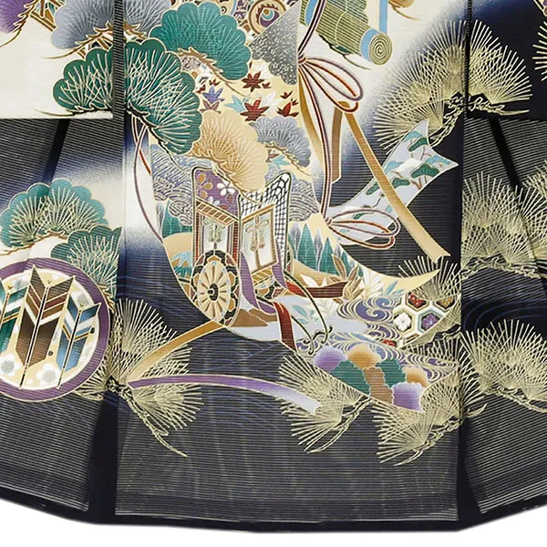 【涼しい】お宮参り産着／黒地に兜と几帳に松の絽の祝い着／男児／裾中央詳細