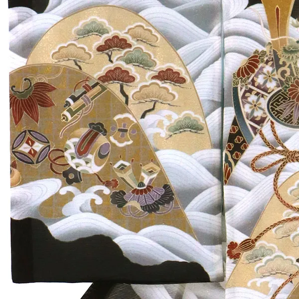 【涼しい】お宮参り産着／黒地に兜、山と波の絽の祝い着／男児 左袖