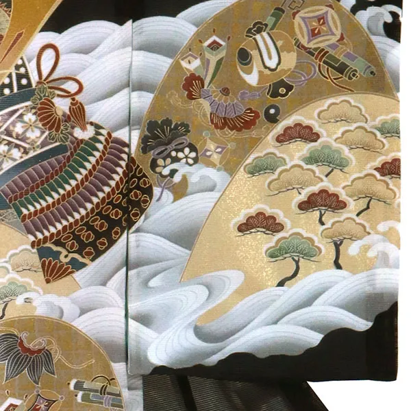 【涼しい】お宮参り産着／黒地に兜、山と波の絽の祝い着／男児 右袖
