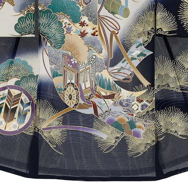 【涼しい】お宮参り産着／紺地に兜と几帳に松の絽の祝い着／男児／裾中央詳細