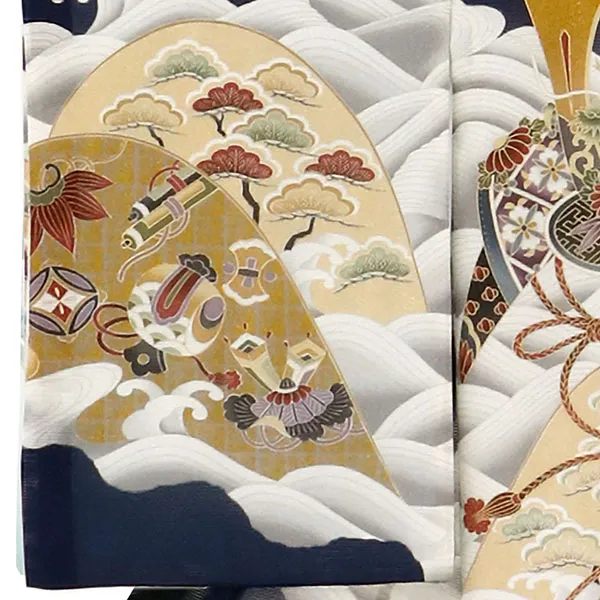 紺地に兜と波に松山の絽の祝い着（産着）／男児 左袖