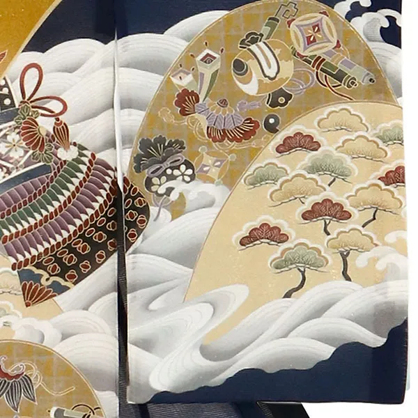 紺地に兜と波に松山の絽の祝い着（産着）／男児 右袖