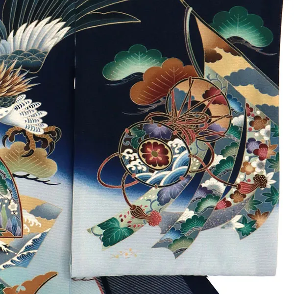 紺地に鷹と兜の絽の祝い着（産着）／男児 右袖